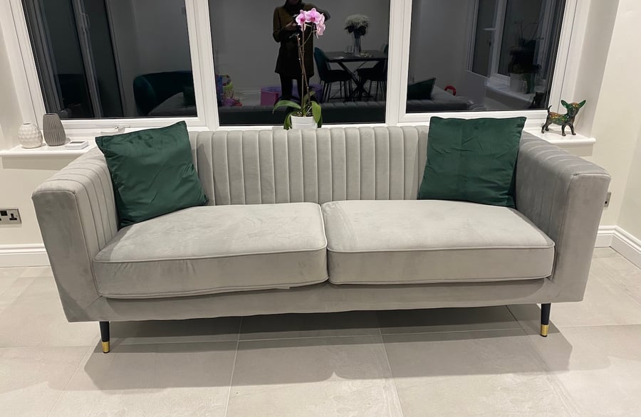Graues Sofa Slender