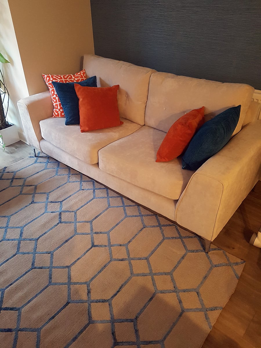 Kremowa sofa trzyosobowa Kubic