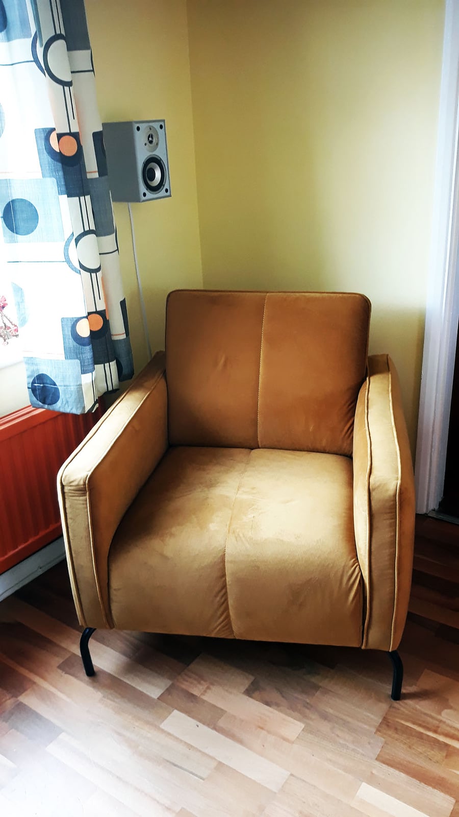 Rea 3-seater sofa and Opus armchair by Hannah Dreisitzer-Sofa Rea und Opus-Sessel von Hannah 1