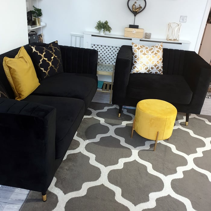 Czarna sofa i fotel Slender od Michaela