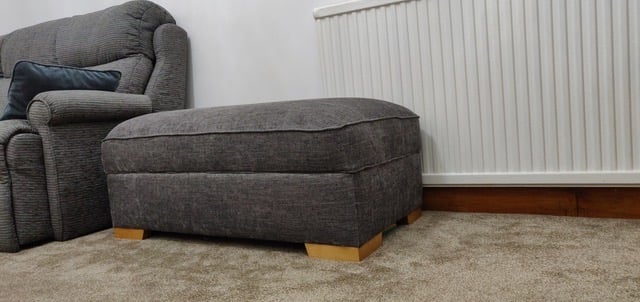 Pouf gris foncé avec coffre de rangement Rubens
