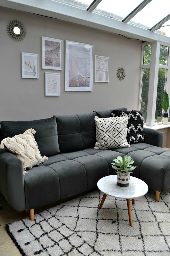 Grey corner with sleeping function Globe