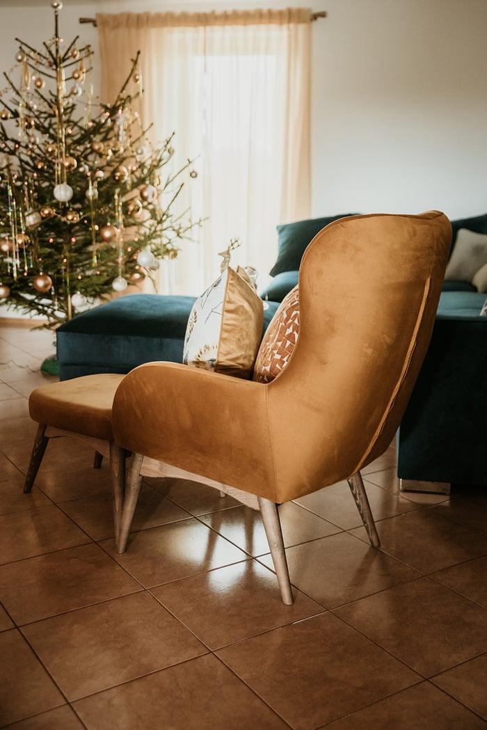 Fauteuil jaune avec repose-pied Hollis