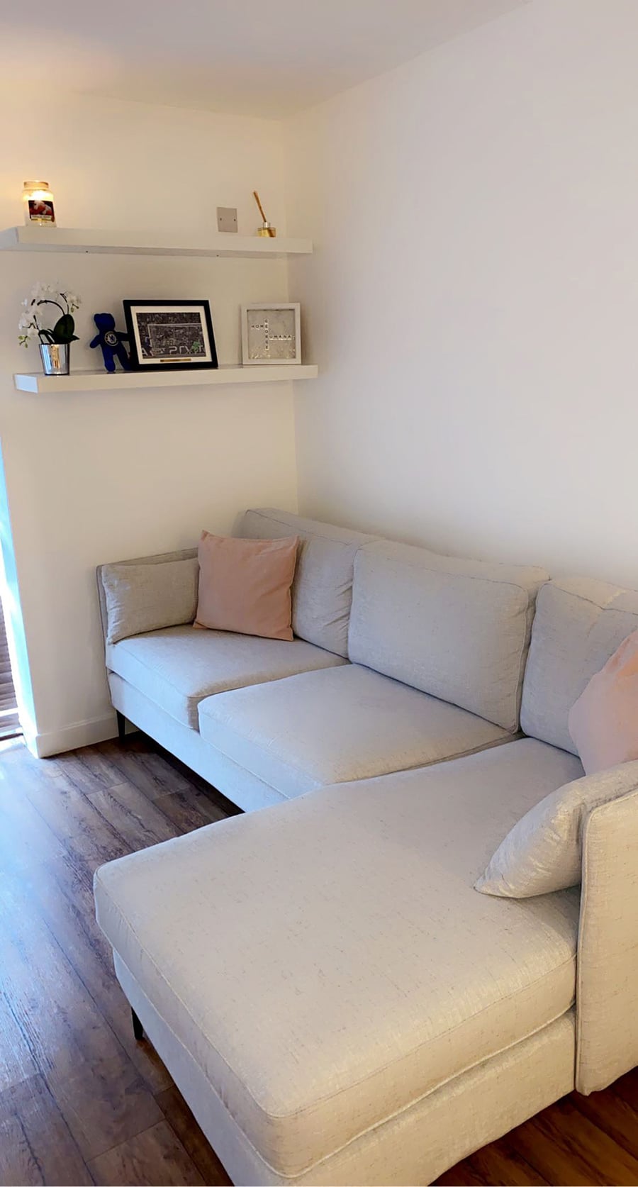 White Scandinavian corner Tasna