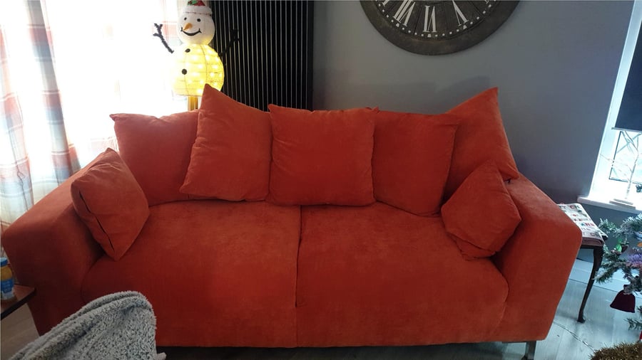 Orangenes Sofa Stone mit Metallfüßen