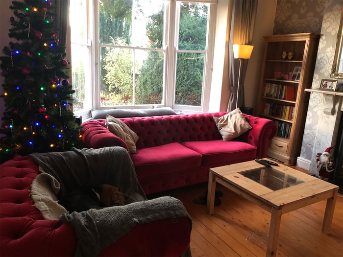 Dark red sofa and upholstered armchair Chesterfield Max