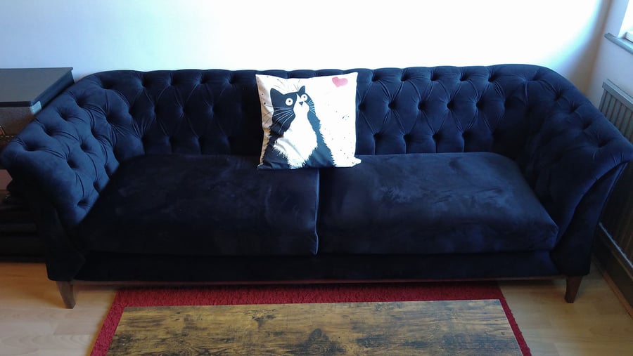 Dunkelblaues Chesterfield Modern Wood Sofa von Sophie
