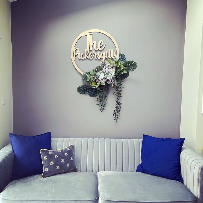 Szara sofa Slender od Tracy